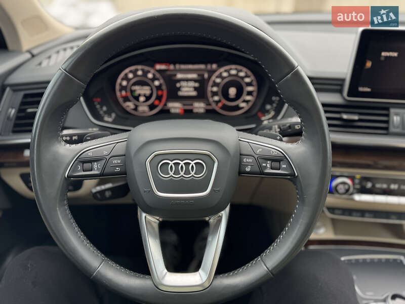 Внедорожник / Кроссовер Audi Q5 2017 в Стрые