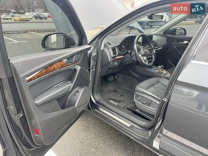 Внедорожник / Кроссовер Audi Q5 2017 в Киеве