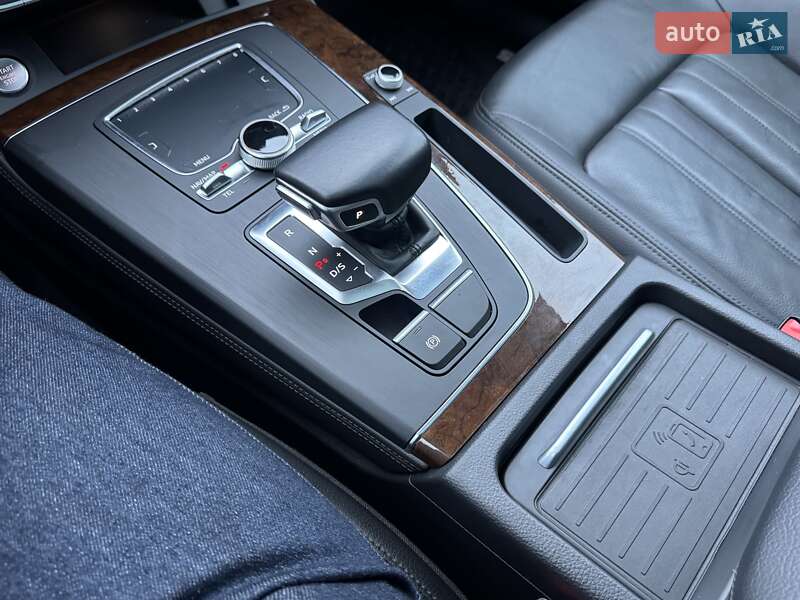 Внедорожник / Кроссовер Audi Q5 2019 в Тернополе