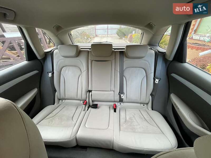 Позашляховик / Кросовер Audi Q5 2011 в Києві