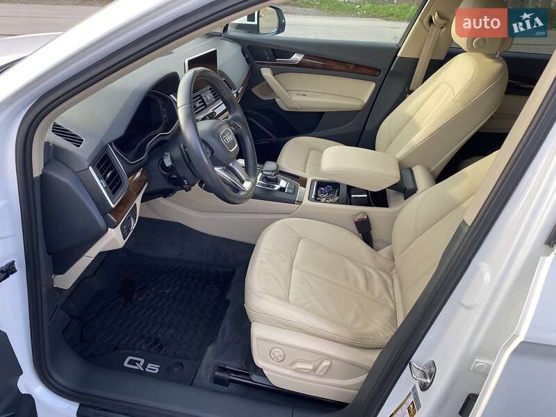 Внедорожник / Кроссовер Audi Q5 2017 в Одессе