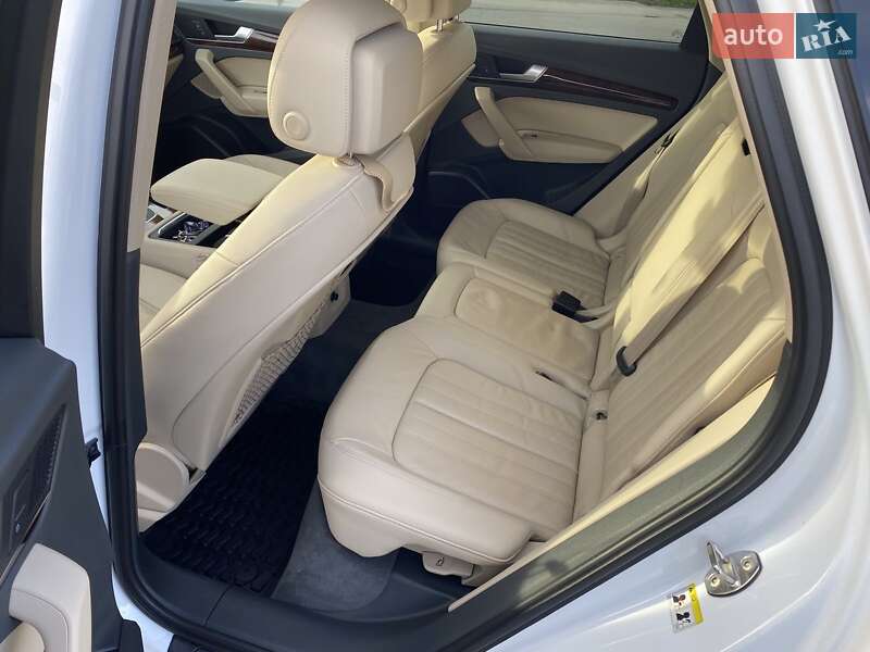 Внедорожник / Кроссовер Audi Q5 2017 в Одессе