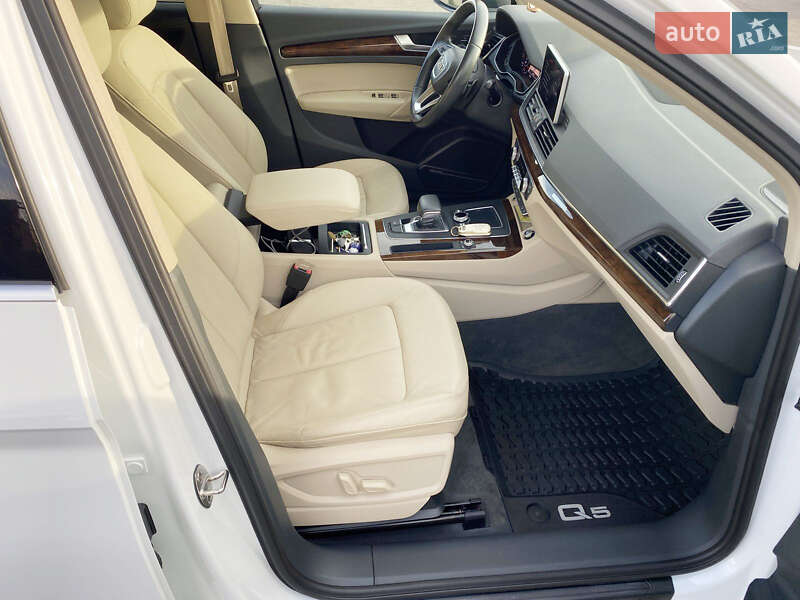 Внедорожник / Кроссовер Audi Q5 2017 в Одессе