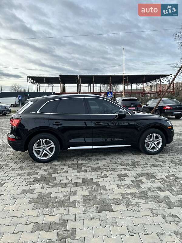 Позашляховик / Кросовер Audi Q5 2018 в Ужгороді