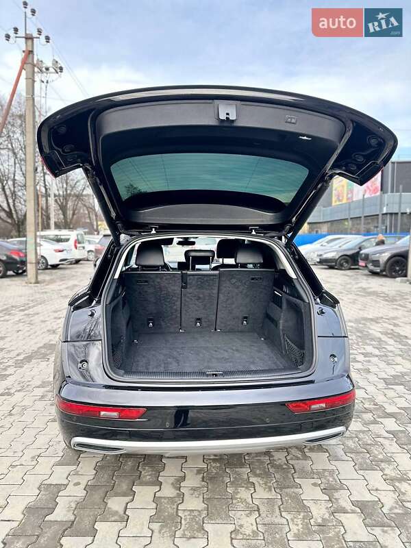 Позашляховик / Кросовер Audi Q5 2018 в Ужгороді