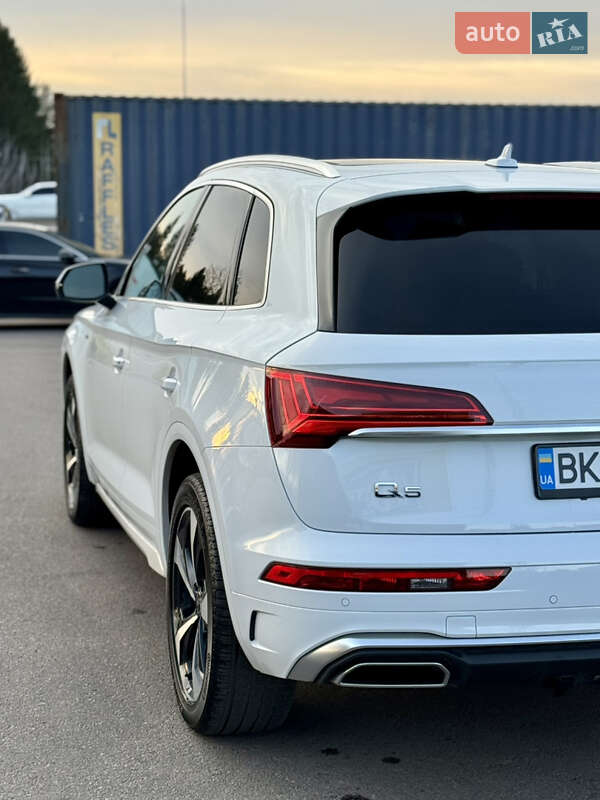 Внедорожник / Кроссовер Audi Q5 2023 в Ровно