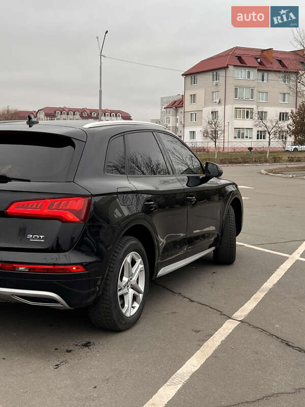 Внедорожник / Кроссовер Audi Q5 2017 в Остроге