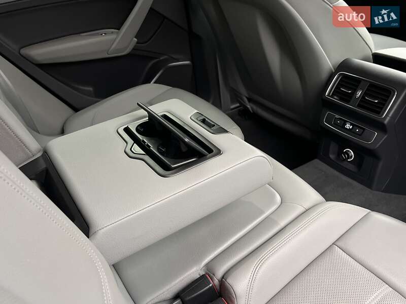 Внедорожник / Кроссовер Audi Q5 2017 в Житомире