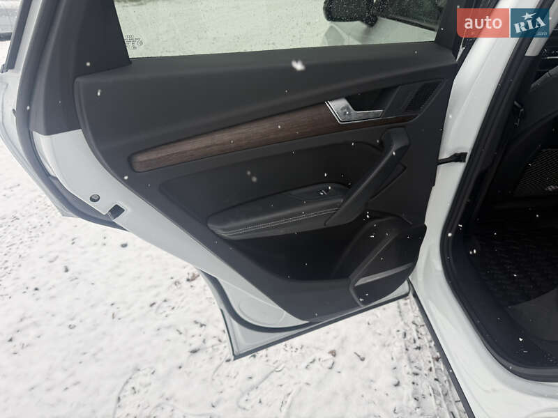 Внедорожник / Кроссовер Audi Q5 2023 в Киеве