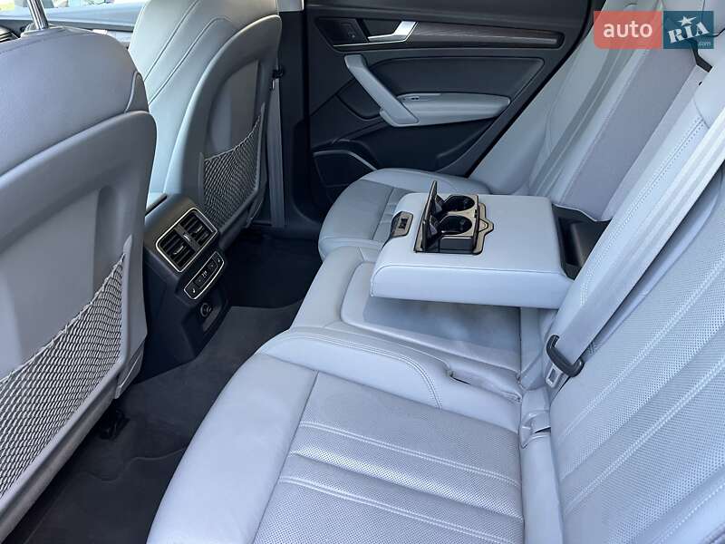 Внедорожник / Кроссовер Audi Q5 2017 в Луцке