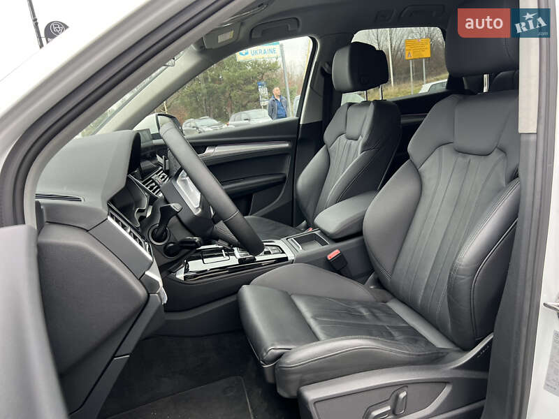 Внедорожник / Кроссовер Audi Q5 2023 в Ужгороде