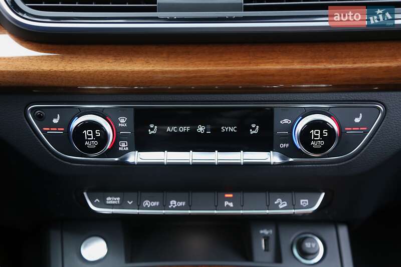 Внедорожник / Кроссовер Audi Q5 2023 в Киеве