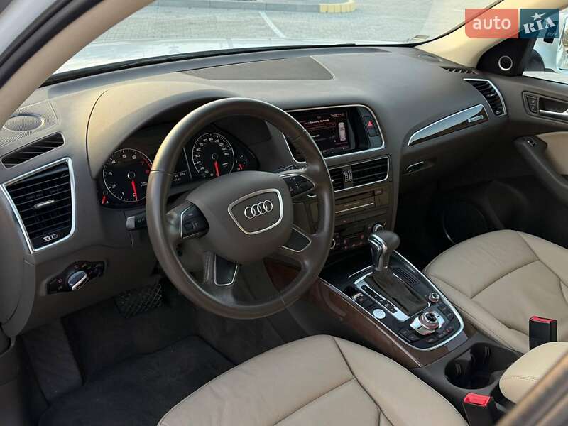 Внедорожник / Кроссовер Audi Q5 2015 в Ужгороде