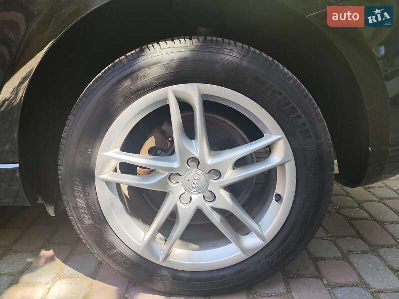 Внедорожник / Кроссовер Audi Q5 2015 в Ужгороде