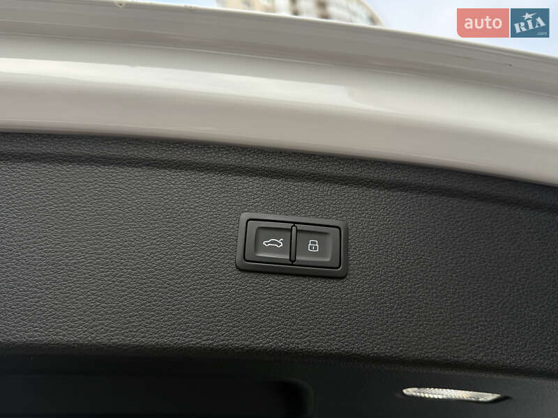 Внедорожник / Кроссовер Audi Q5 2022 в Киеве