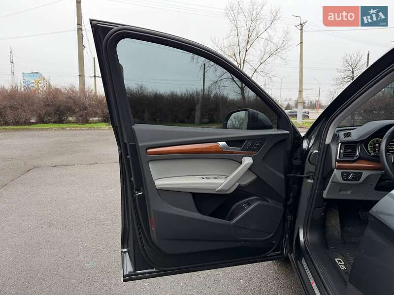 Внедорожник / Кроссовер Audi Q5 2021 в Кривом Роге