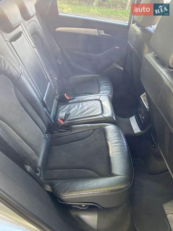 Внедорожник / Кроссовер Audi Q5 2010 в Каменец-Подольском