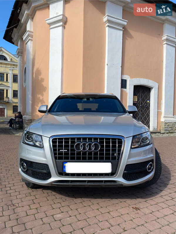 Внедорожник / Кроссовер Audi Q5 2010 в Каменец-Подольском