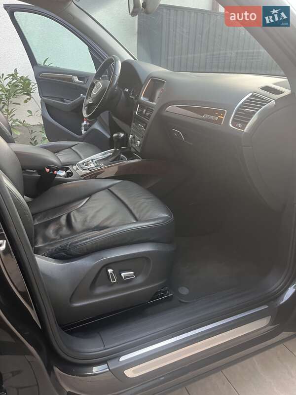 Позашляховик / Кросовер Audi Q5 2015 в Виноградові