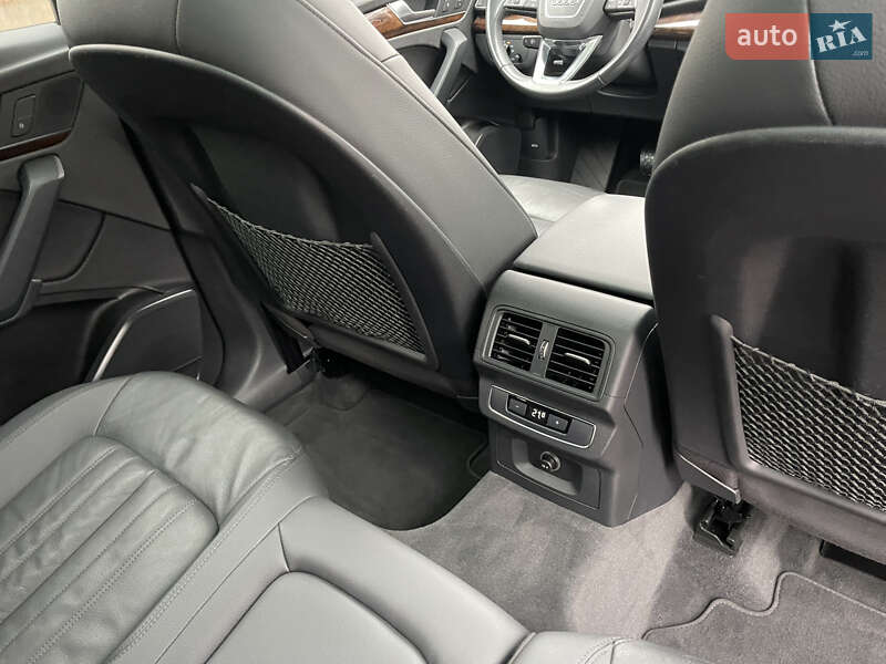 Позашляховик / Кросовер Audi Q5 2020 в Рівному