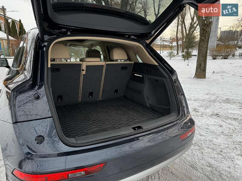 Внедорожник / Кроссовер Audi Q5 2017 в Киеве