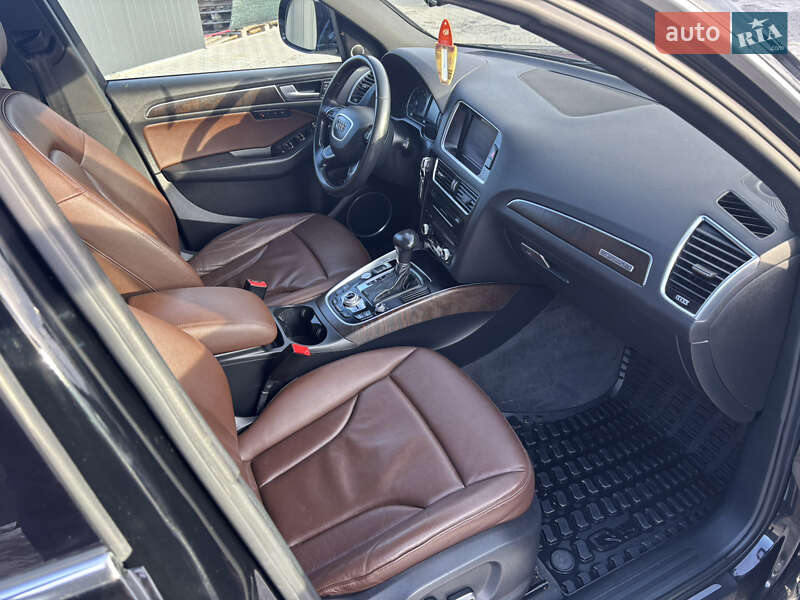 Позашляховик / Кросовер Audi Q5 2016 в Косові