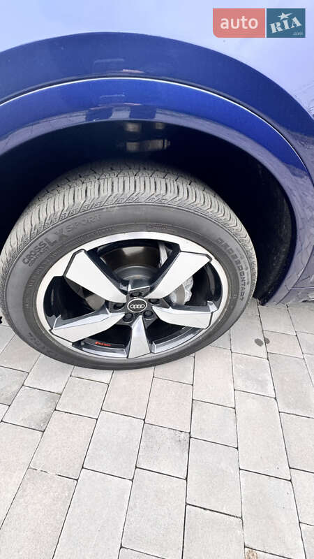 Позашляховик / Кросовер Audi Q5 2021 в Києві