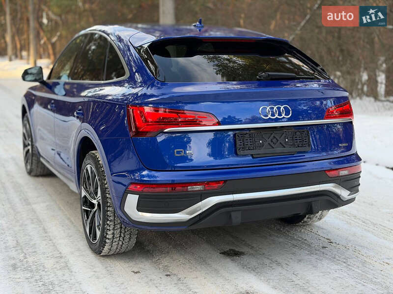 Внедорожник / Кроссовер Audi Q5 2021 в Киеве