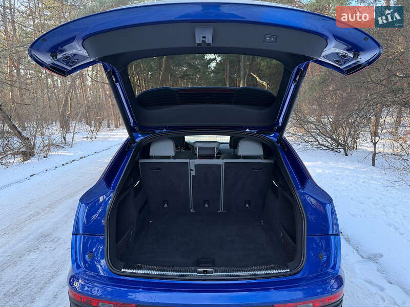 Внедорожник / Кроссовер Audi Q5 2021 в Киеве