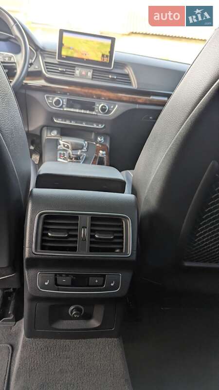 Внедорожник / Кроссовер Audi Q5 2017 в Золочеве