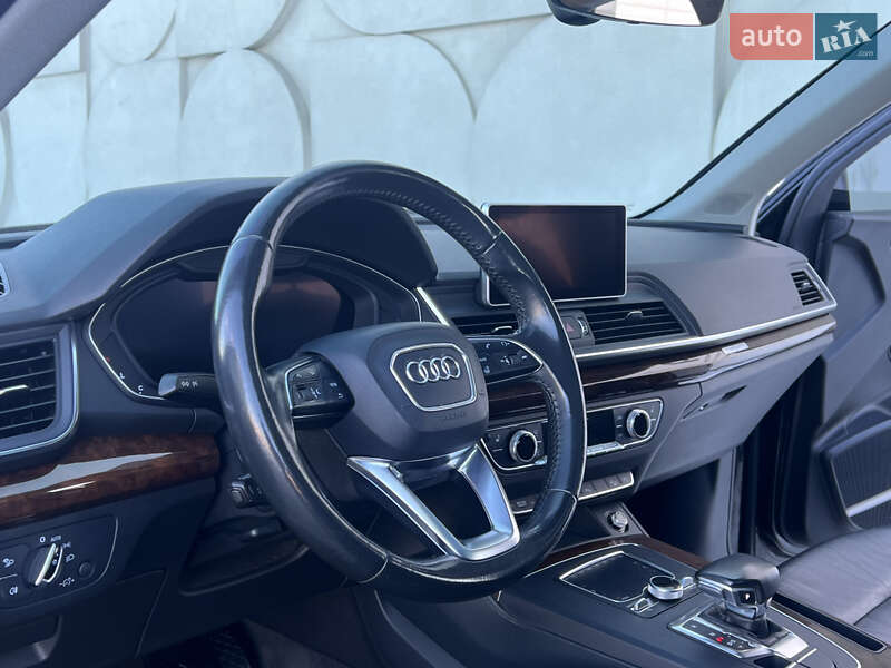 Внедорожник / Кроссовер Audi Q5 2017 в Луцке