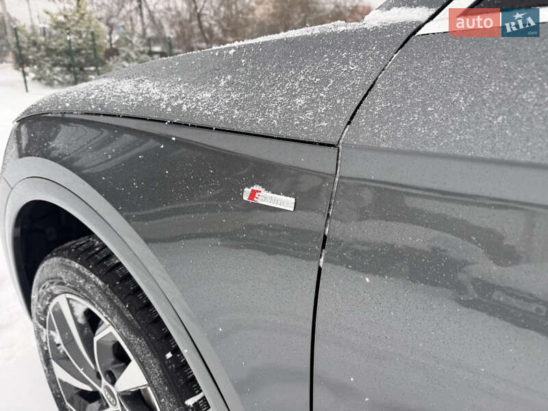 Внедорожник / Кроссовер Audi Q5 2022 в Киеве