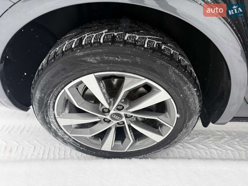 Внедорожник / Кроссовер Audi Q5 2022 в Киеве