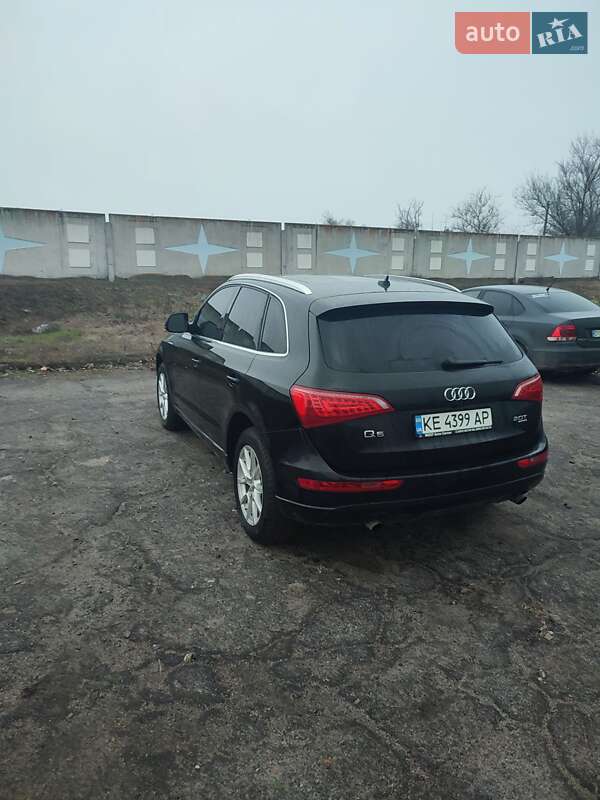 Внедорожник / Кроссовер Audi Q5 2011 в Синельниково