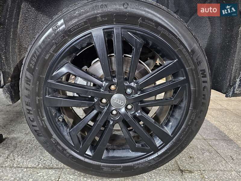 Внедорожник / Кроссовер Audi Q5 2019 в Одессе