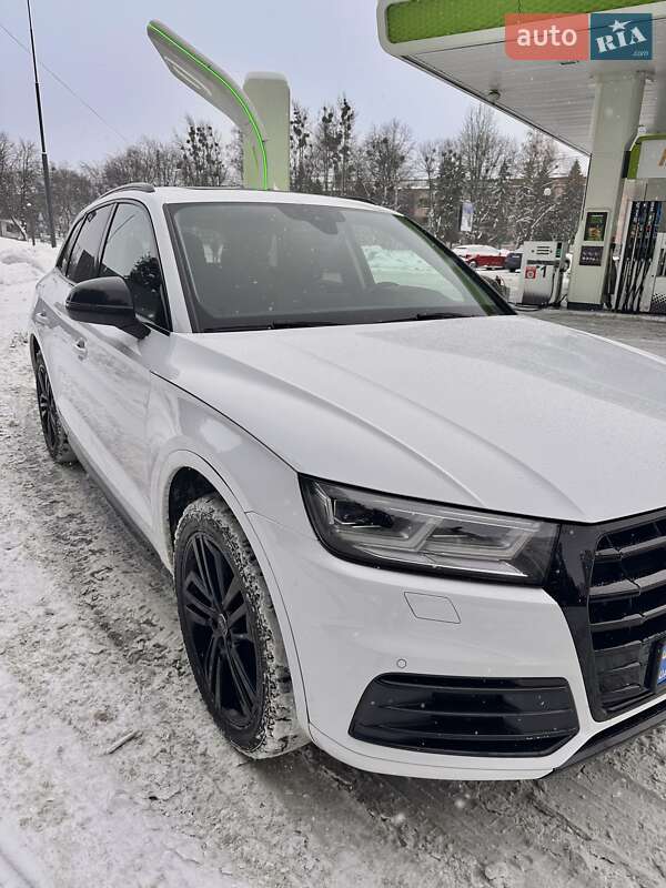 Внедорожник / Кроссовер Audi Q5 2017 в Львове