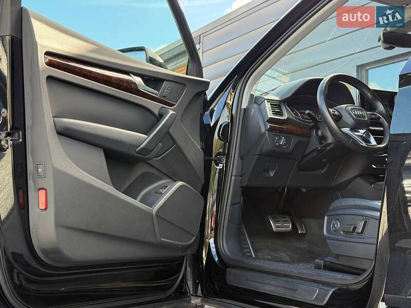 Внедорожник / Кроссовер Audi Q5 2017 в Ровно