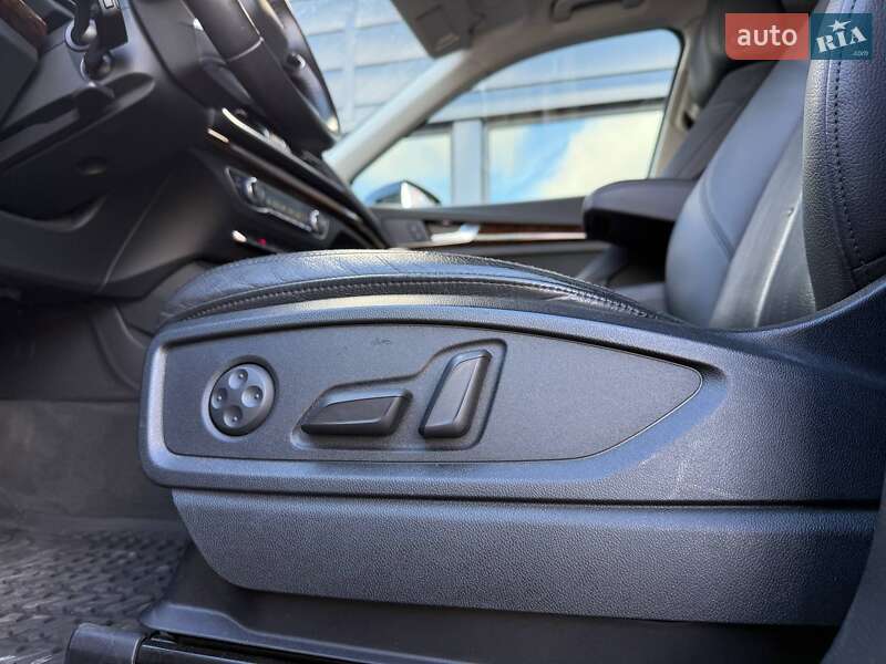 Внедорожник / Кроссовер Audi Q5 2017 в Ровно