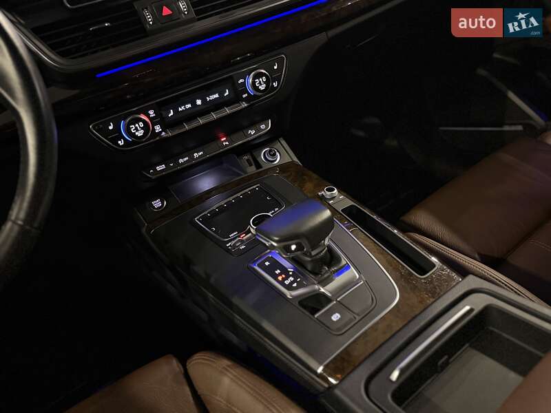 Внедорожник / Кроссовер Audi Q5 2018 в Одессе