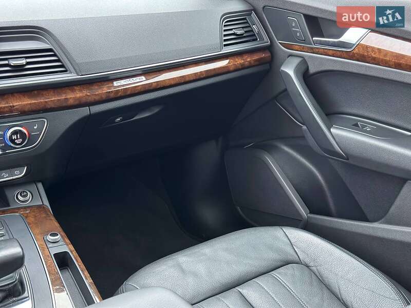 Внедорожник / Кроссовер Audi Q5 2017 в Луцке