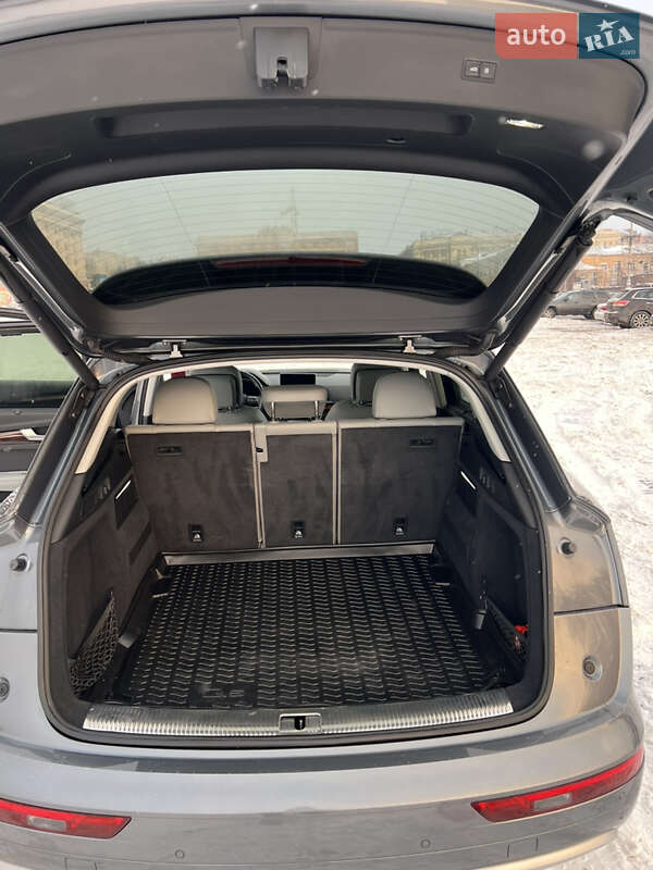 Внедорожник / Кроссовер Audi Q5 2017 в Дергачах