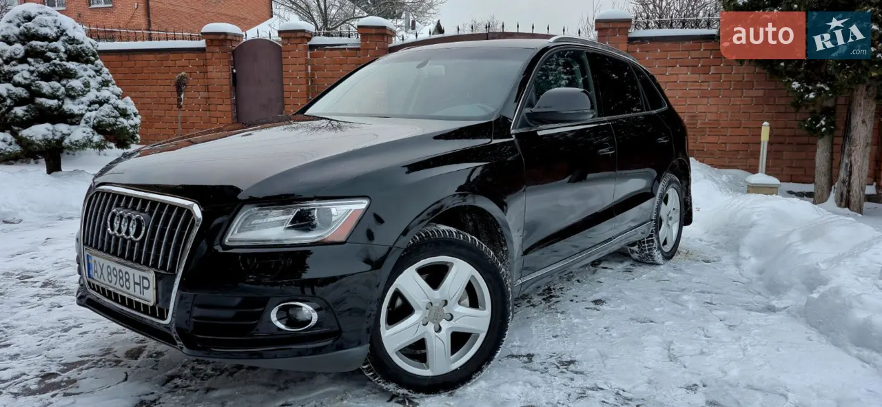 Audi Q5 8R (FL) 2014 року.
2.0 TFSI CPMB (225 к.с.) 162kW 
Tiptronic PRW(8A)
Повний привід Quattro
112650 тис. км пробігу

Комплект на додачу! Літня гума (пройшла один сезон) на оригінальних дисках R18. 
Заміна всіх передніх важелів і подушок ДВС по Lemforder
Металевий захист ДВС
Зроблена професійна хімчистка та полірування
Рідний пробіг
Один власник з 19 року
Візуально і технічно в дуже хорошому стані.

Комплектація:
Шкіряний салон
Клімат контроль
Круїз-контроль
Підігрів сидінь
Парктронік перед/зад
Панорамний дах із сонцезахисною шторкою
Люк з електроприводом
Електрорегулювання сидінь 
Електро привід заднього багажника
Електро регулювання дзеркал
Електро ручник
Електро підсилювач керма
Центральний замок
Антиблокувальна система (ABS)
Сигналізація
Мультимедіа MMI з Bluetooth
Шкіряне мульти кермо
Система стабілізації (ESP)
Антипробуксовочна система (ASR)
Розподіл гальмівних зусиль (BAS, EBD)
2-зонний Клімат контроль
Датчики світла та дощу
LED/ксенон оптика
І багато іншого…