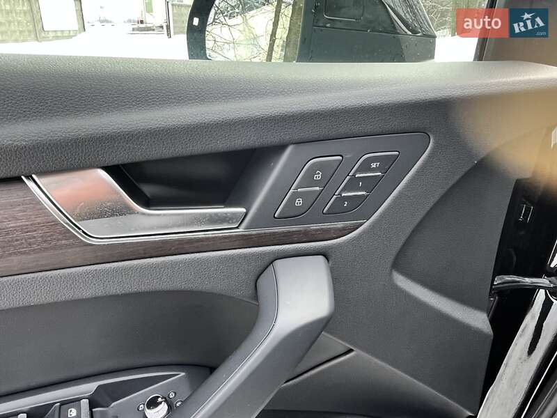 Внедорожник / Кроссовер Audi Q5 2023 в Киеве