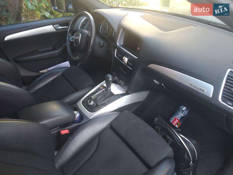 Внедорожник / Кроссовер Audi Q5 2012 в Стоянке