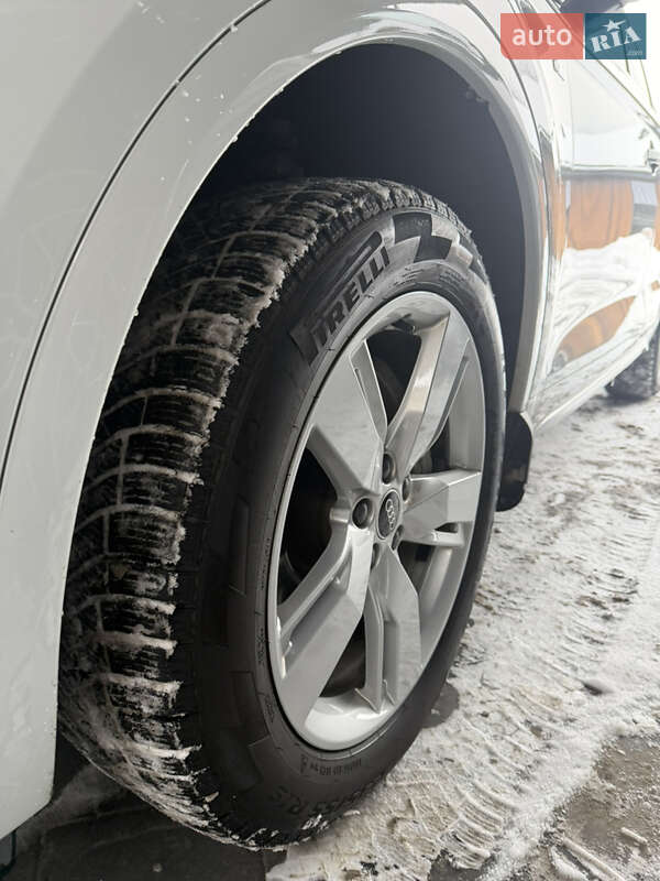 Внедорожник / Кроссовер Audi Q5 2021 в Днепре