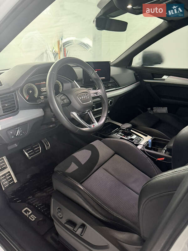 Внедорожник / Кроссовер Audi Q5 2021 в Днепре