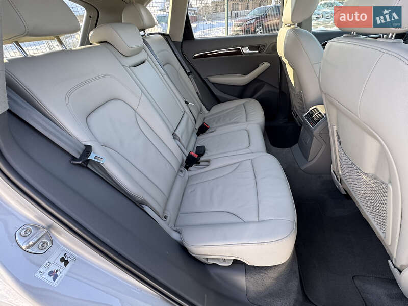 Внедорожник / Кроссовер Audi Q5 2010 в Луцке