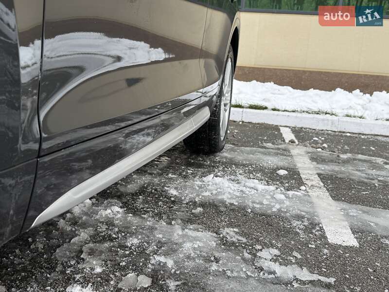 Внедорожник / Кроссовер Audi Q5 2017 в Харькове