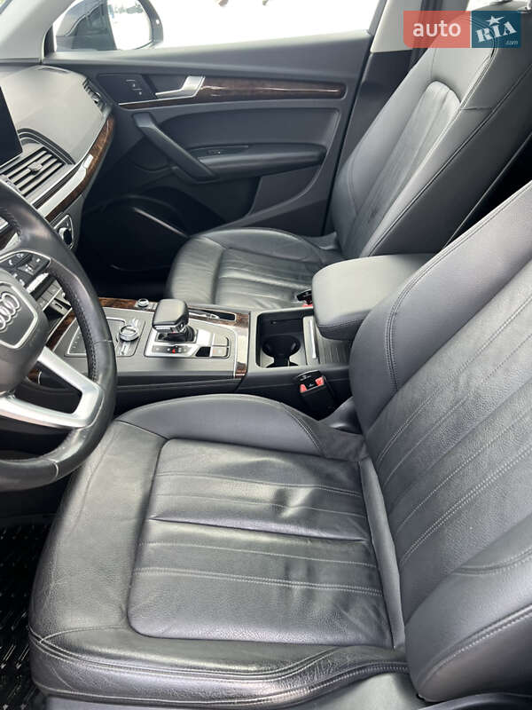 Внедорожник / Кроссовер Audi Q5 2020 в Хусте