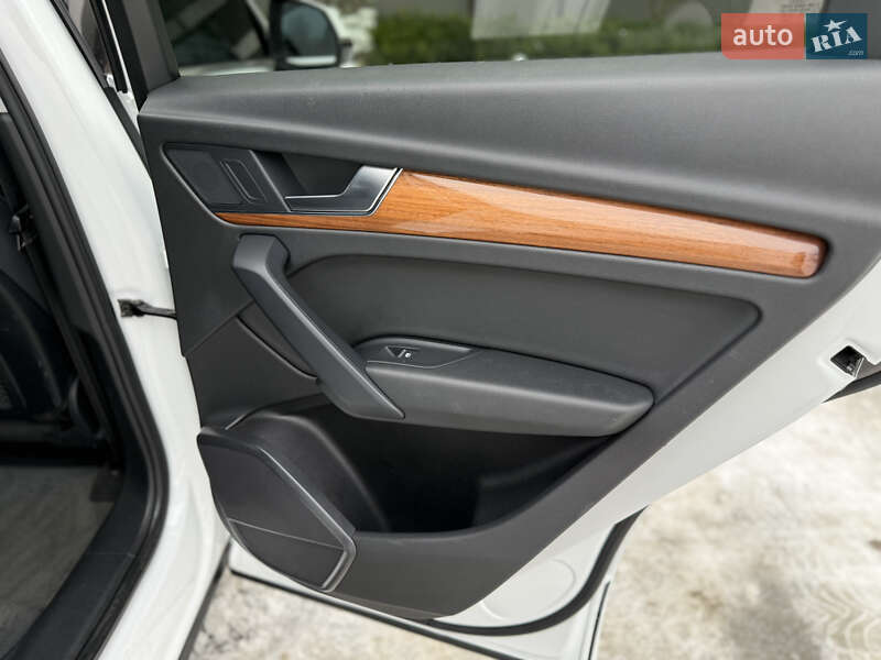 Позашляховик / Кросовер Audi Q5 2020 в Стрию